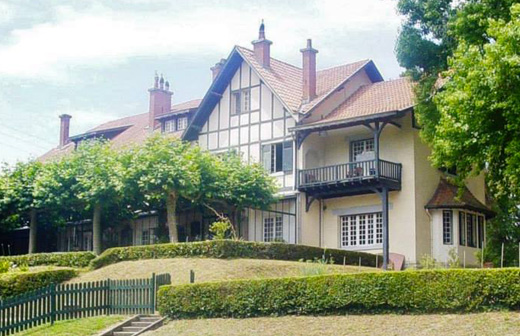 Le château du domaine de Larbeou, magnifique manoir construit en 1908